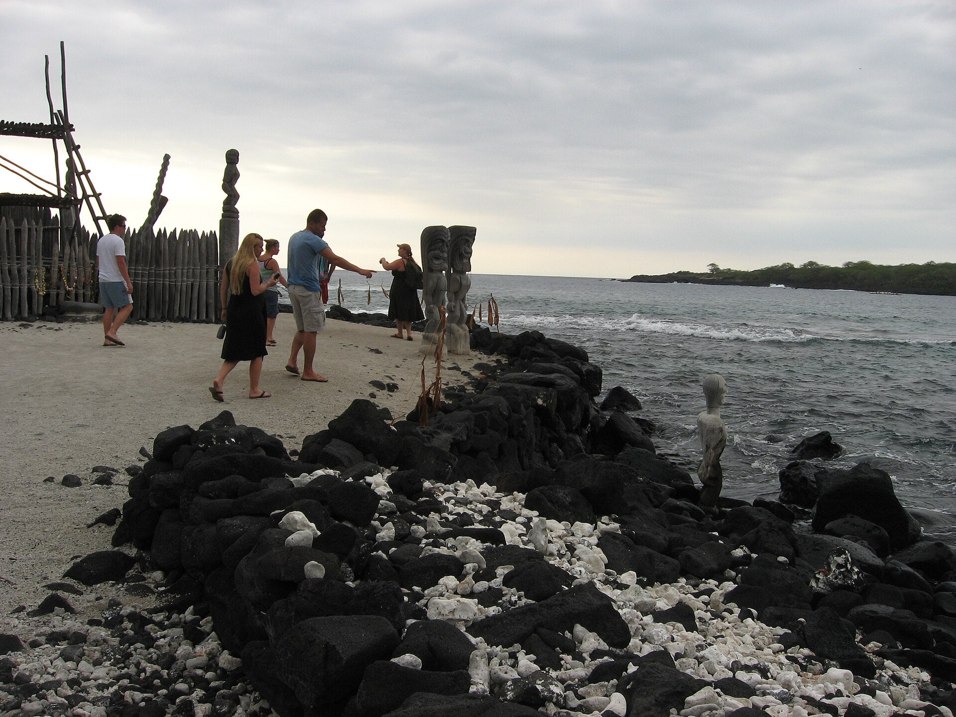 Carved wooden kiʻi (akua god images) at Puʻuhonua o Hōnaunau on Hawaiʻi Island, representing the Hawaiian gods