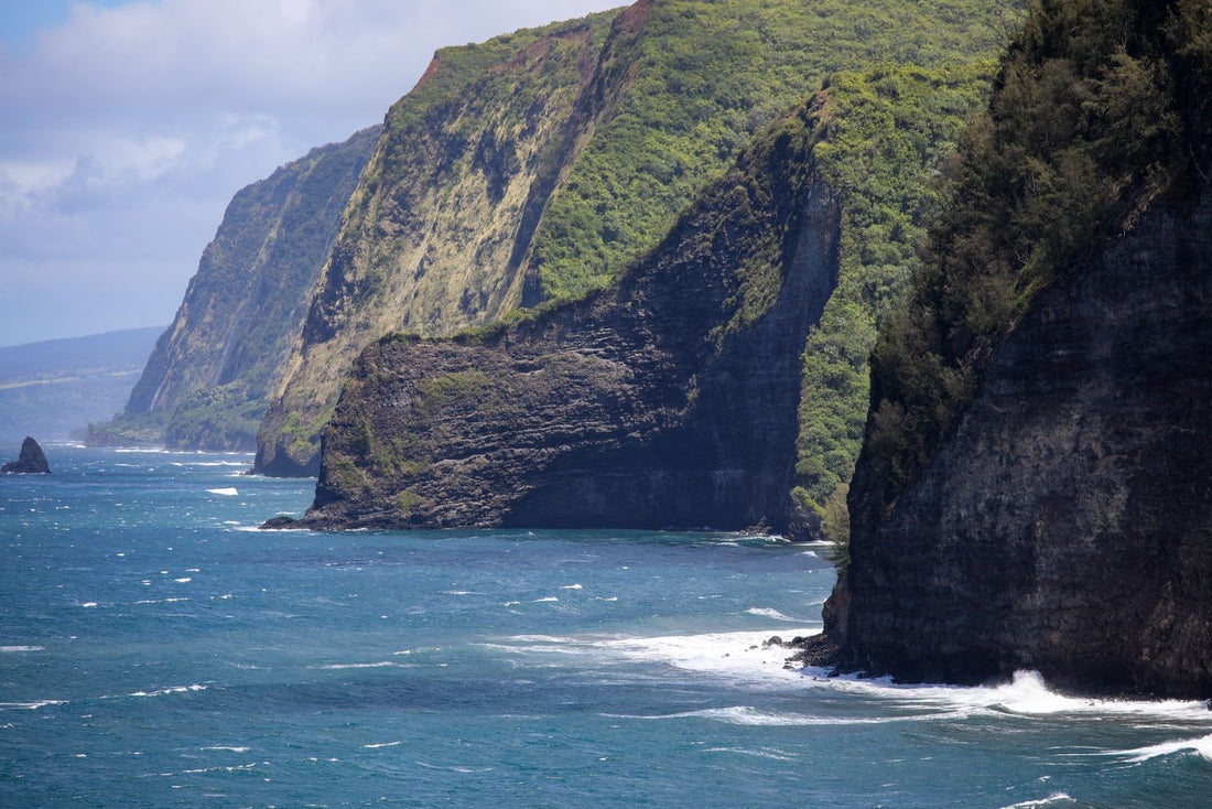 Dramatic green sea cliffs in Hawaiʻi