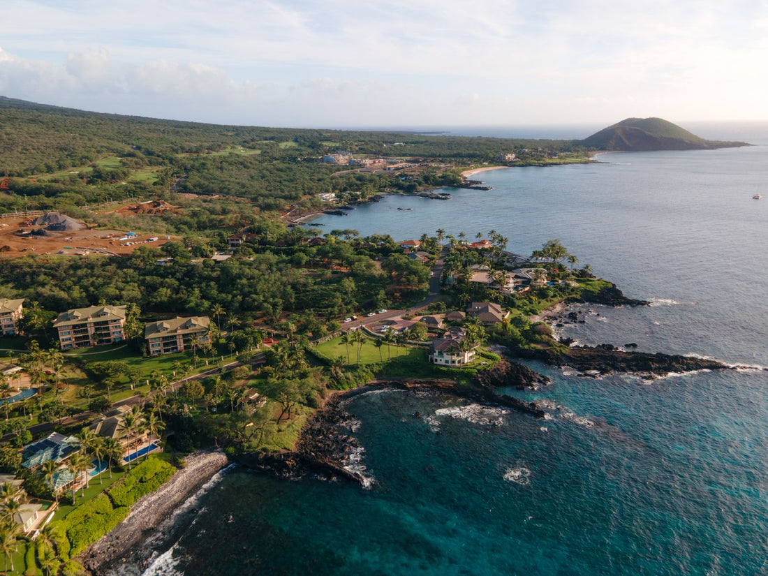 Aerial view of a Hawaiian island coastline with turquoise water, Hawaiʻi