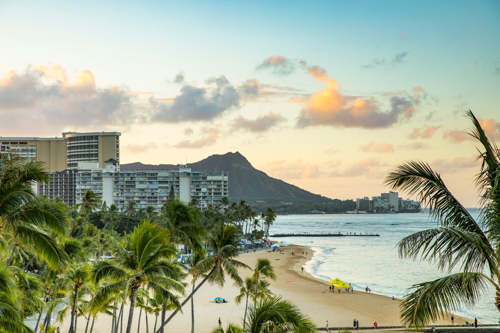 Waikiki Beach and Diamond Head at sunset, Oʻahu, Hawaiʻi