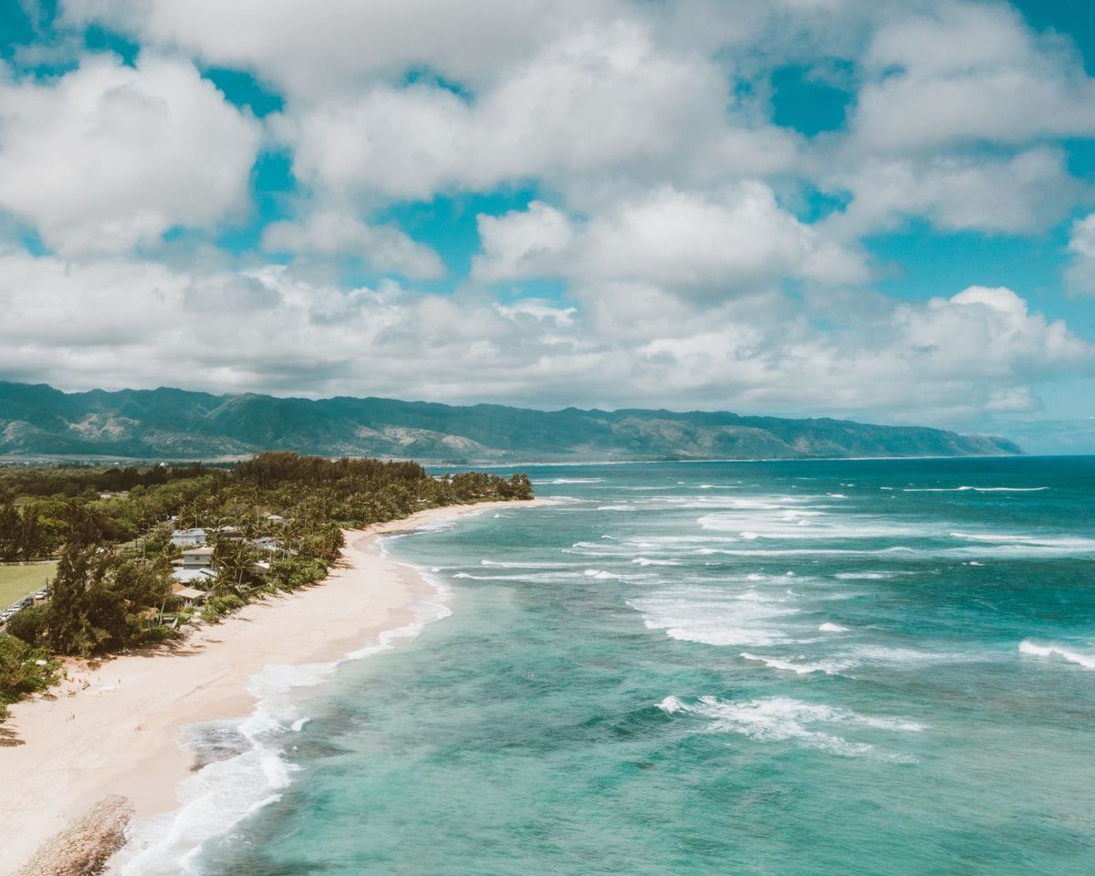 Aerial view of Oʻahu's North Shore coastline and surf breaks, Hawaiʻi