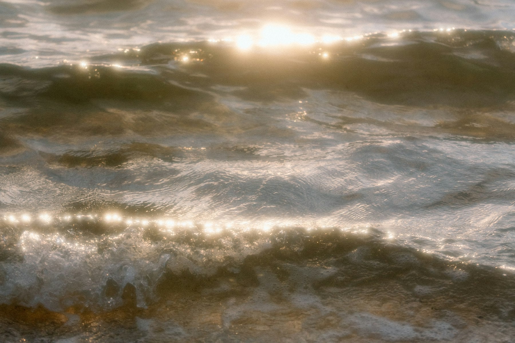 Sunlight glinting across the Hawaiian ocean off Oʻahu, the realm of the makau