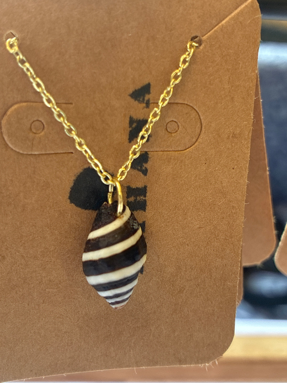 Gold Single Shell Necklace